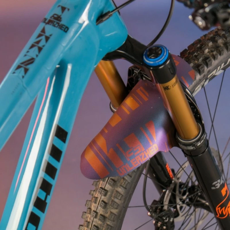 Parafango Unleazhed Mudguard M01 Logo Red-Blue Red-Gold 5 Parafango Unleazhed Mudguard M01 Logo Red-Blue Red-Gold - immagine 3